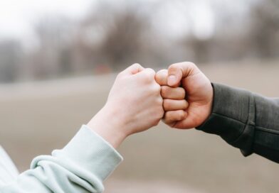 Ter amizade com alguém que é gay é ir contra a Igreja?