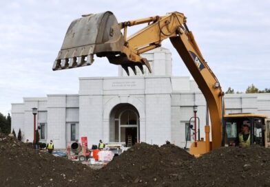 Templo de Anchorage continua funcionando enquanto o novo é construído ao lado